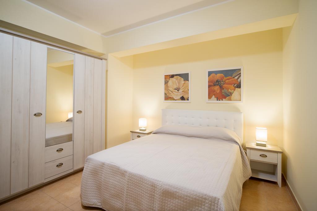 Milly House Apartment เลโตยานนี ภายนอก รูปภาพ