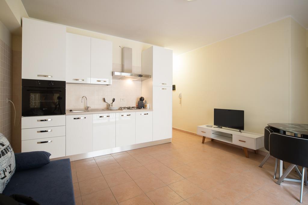 Milly House Apartment เลโตยานนี ภายนอก รูปภาพ