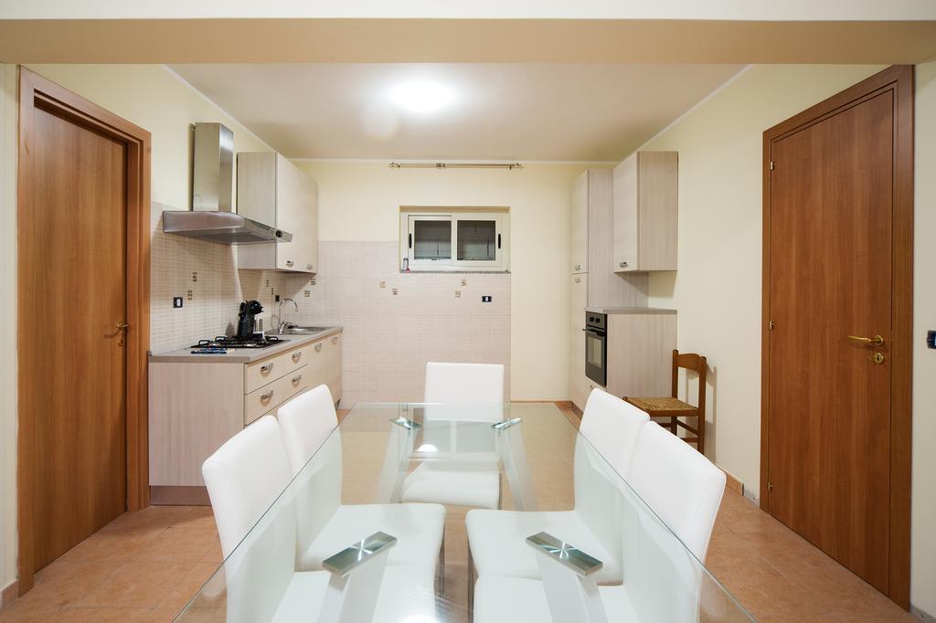Milly House Apartment เลโตยานนี ภายนอก รูปภาพ