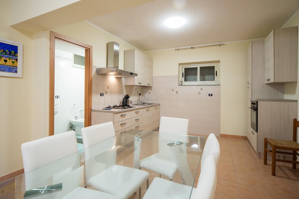 Milly House Apartment เลโตยานนี ภายนอก รูปภาพ
